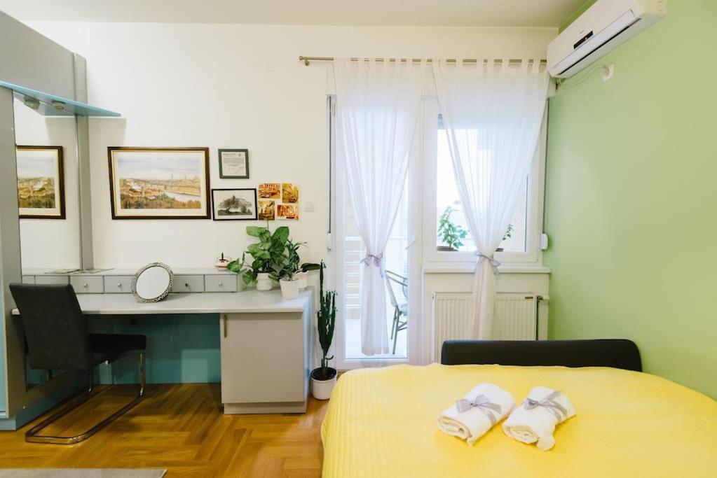 Charming And Cozy Near Center *